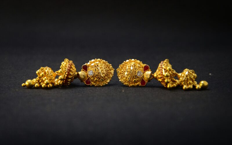 Gold jewellery vs gold investment Malaysia premium and making charges